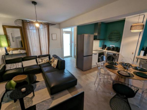 Maison spacieuse avec terrasse, proche CNDBI, idéale pour familles et événements, animaux acceptés. - FR-1-653-249